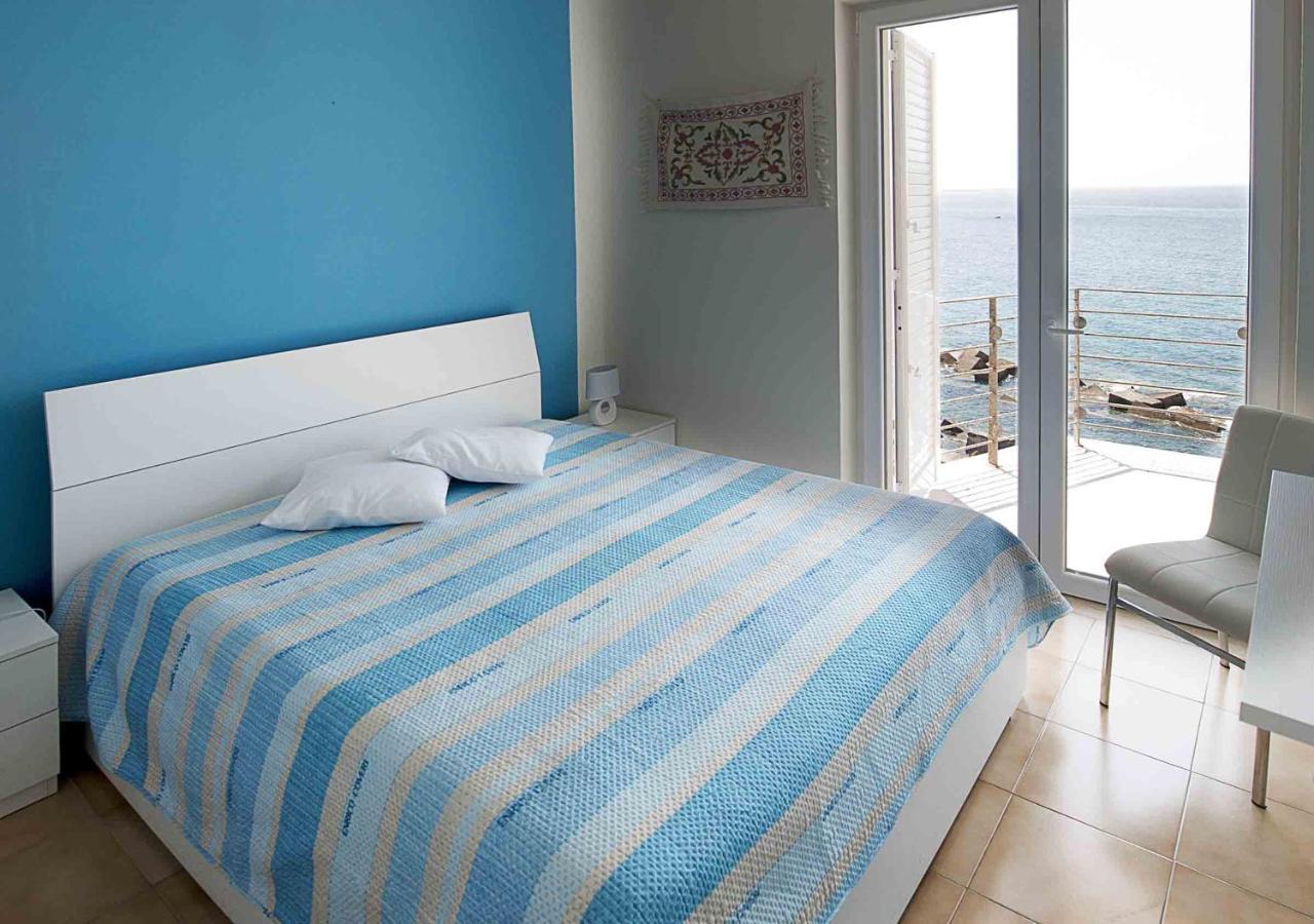 Apartment Overlooking The Sea With A View Of Old Gallipoli And The Whole Bay Exterior photo