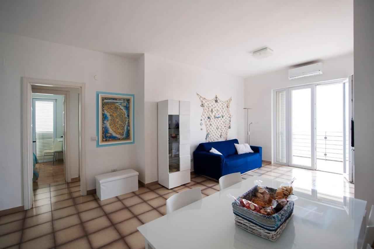 Apartment Overlooking The Sea With A View Of Old Gallipoli And The Whole Bay Exterior photo