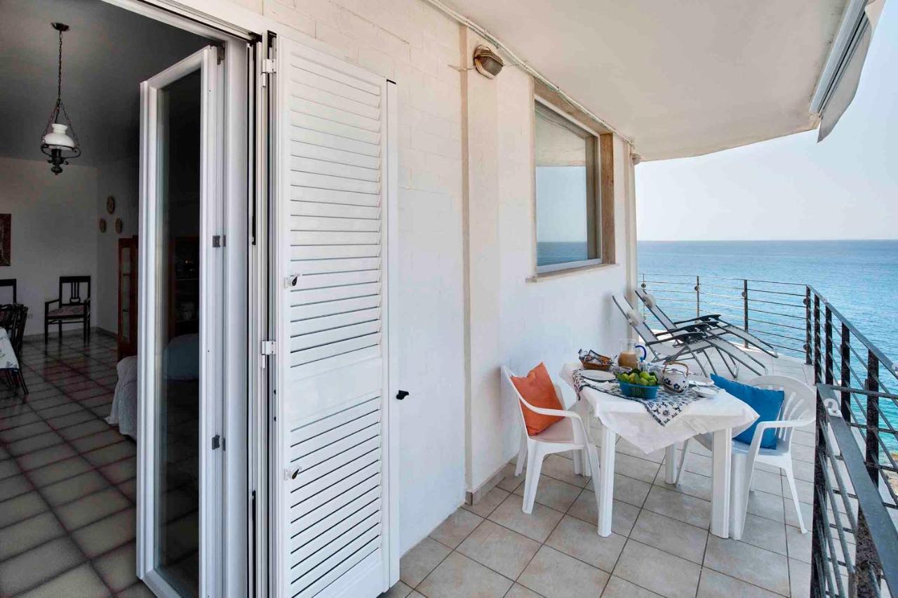 Apartment Overlooking The Sea With A View Of Old Gallipoli And The Whole Bay Exterior photo